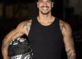Influenciador com 1 milhão de seguidores encara desafio de kart em Vitória